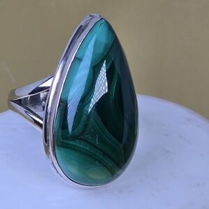 925 Sterling Silver Ring Sz 7 with Pear Shape Natural Malachite Gemstone